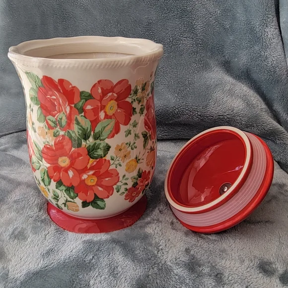 The Pioneer Woman Floral Canister Trio with Red, Turquoise, and Yellow Lids - Picture 6 of 7